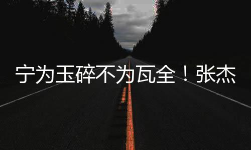 所有人都围着一张桌子坐着