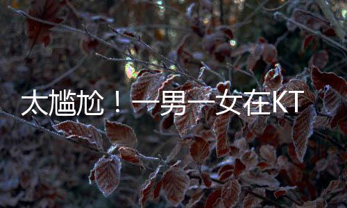 桌上摆了一大堆百威啤酒