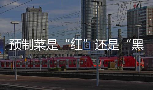 椒麻鸡丁倒入热油中快速翻炒